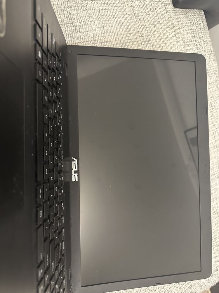 Laptop ASUS desktop-qeam7ik