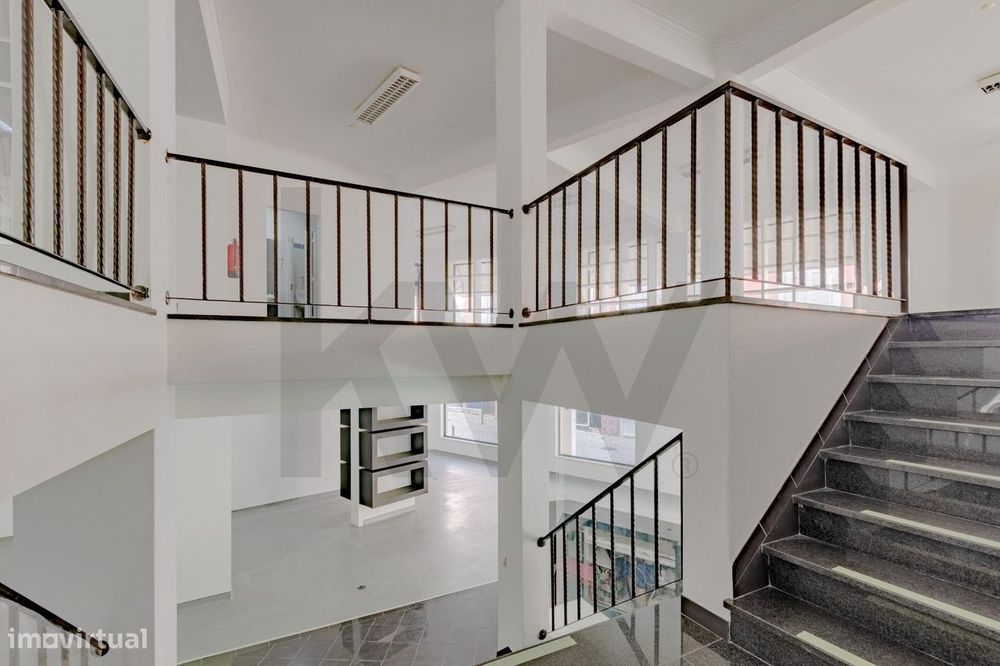 Espaço Comercial com 667 m2 para Arrendamento – Centro de Alverca