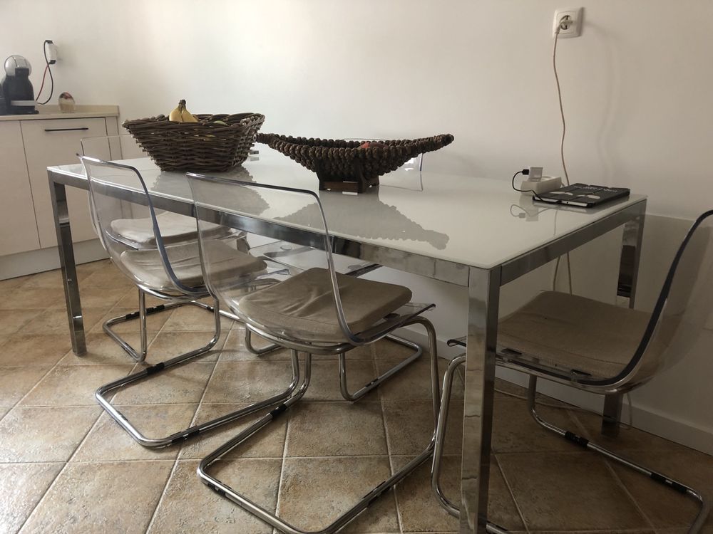 Mesa de cozinha com tampo em vidro + 5 cadeiras