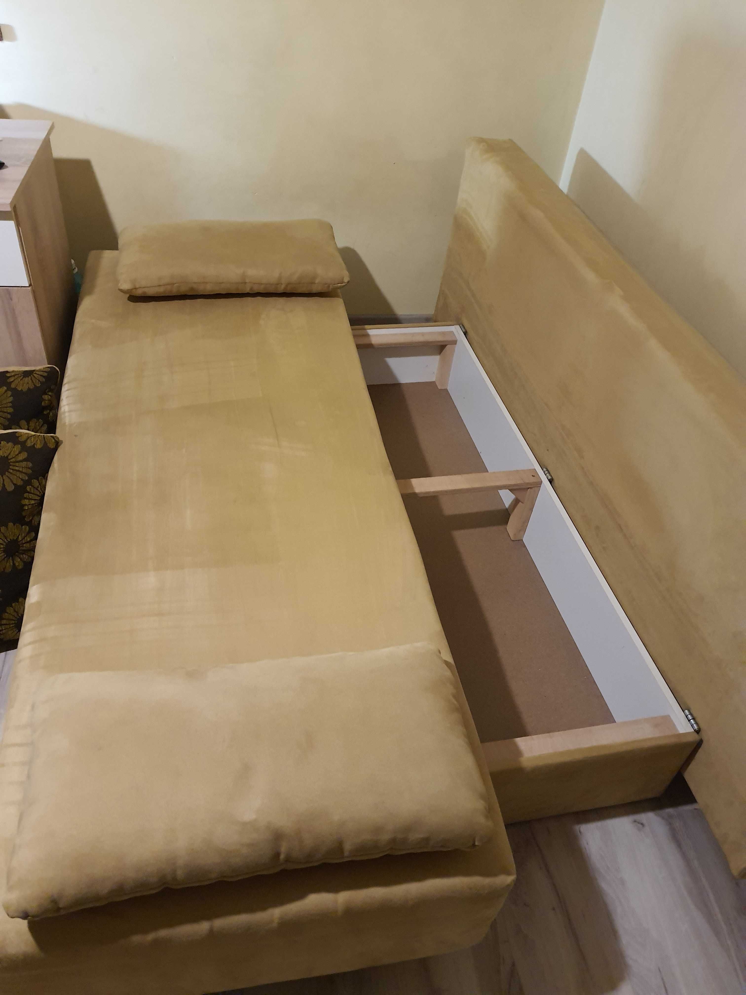 Sofa rozkładana z pojemnikiem na pościel