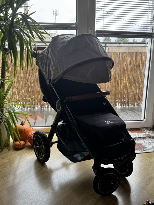 Wózek spacerówka Petite&Mars