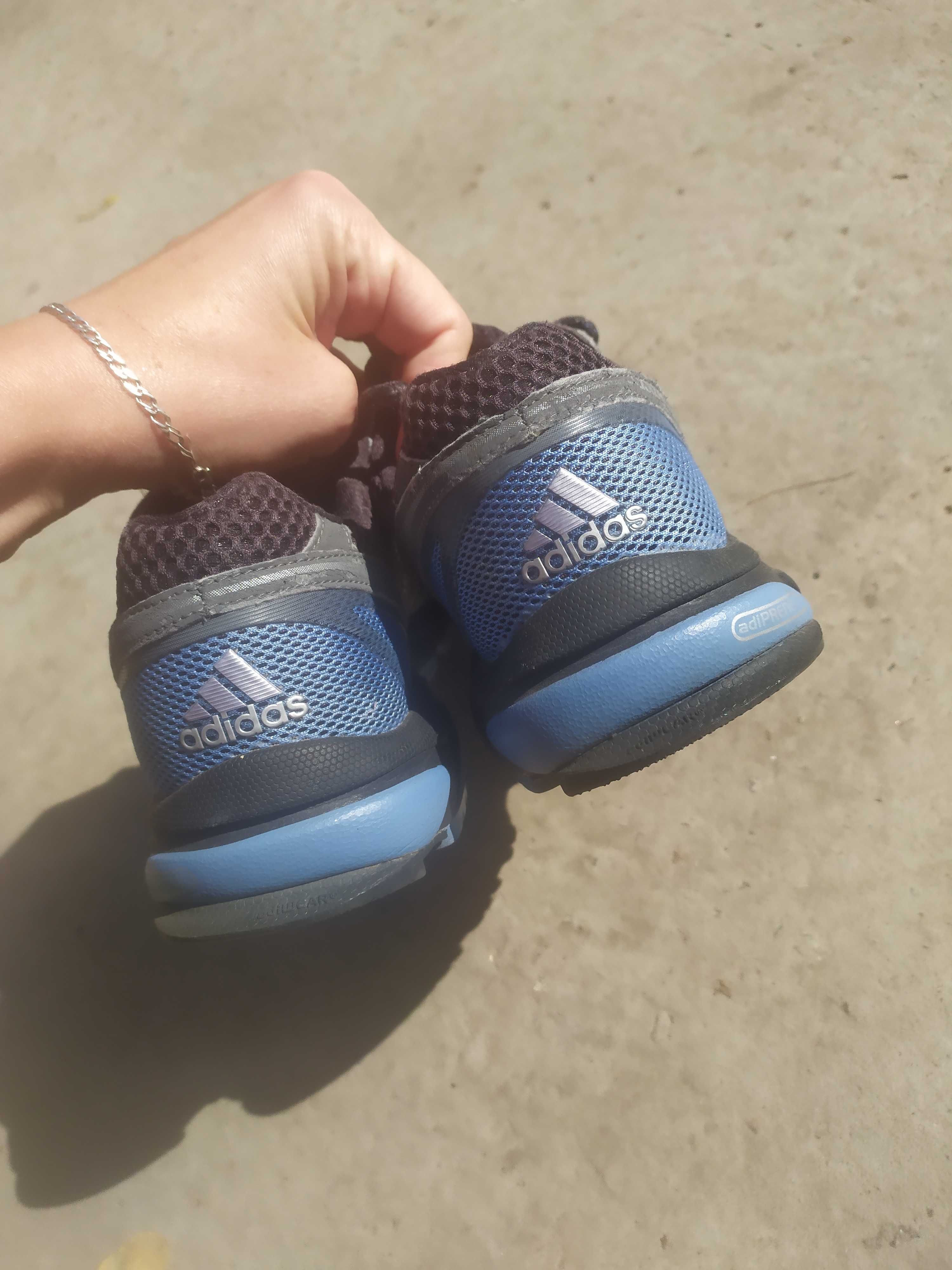 Кросівки Adidas, р. 39-39,5