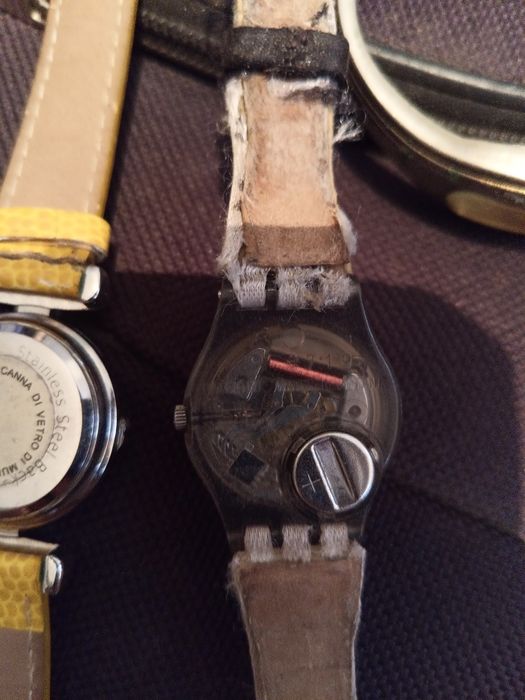 Продам наручні годинники.