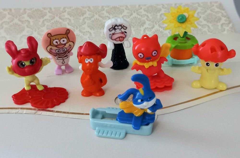 Іграшки кіндер, з різних колекцій