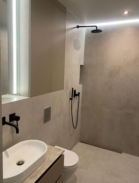 Плюти- Сучасний будинок з автономним електроживленням