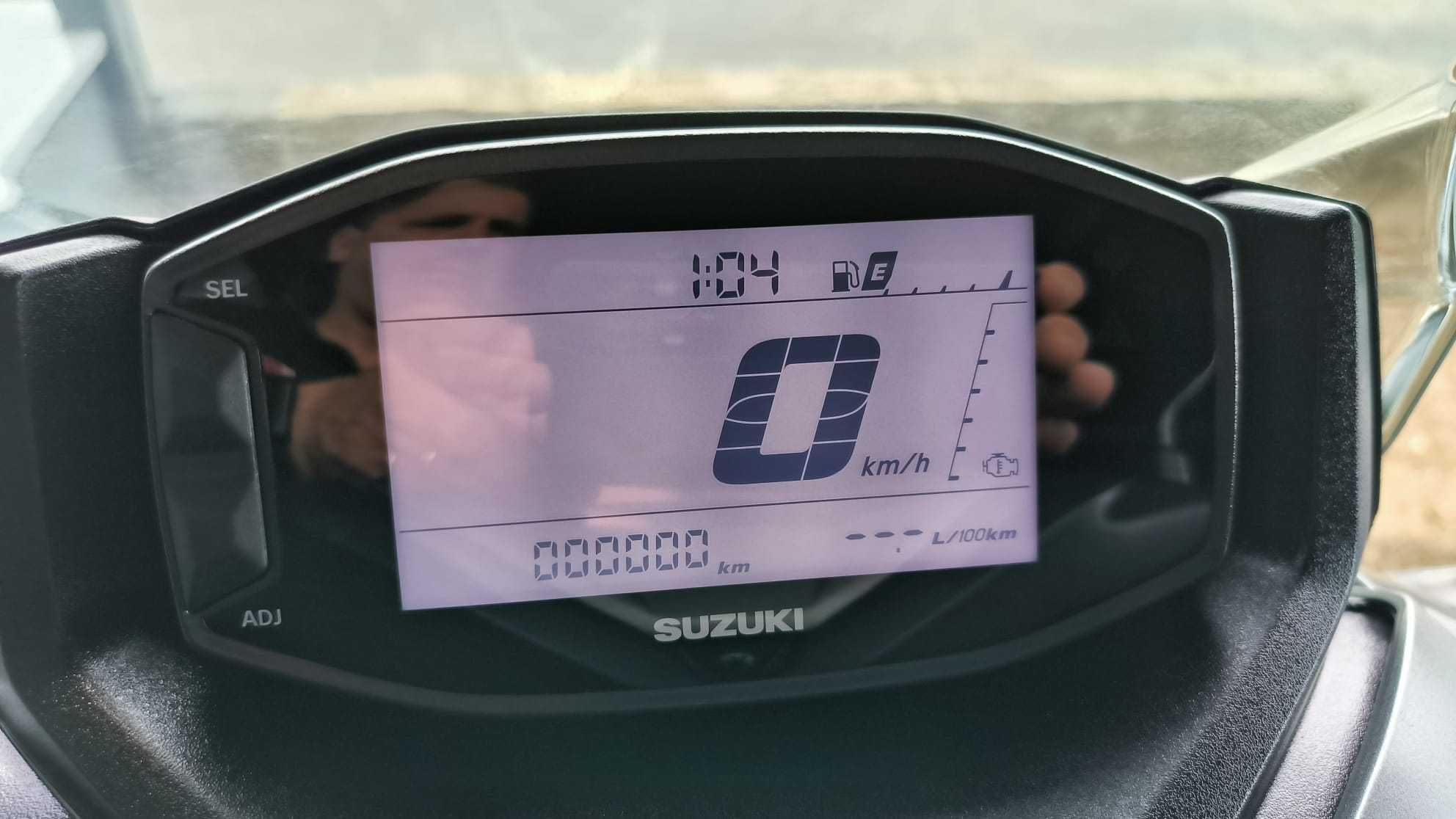 Suzuki Burgman 125, start and stop