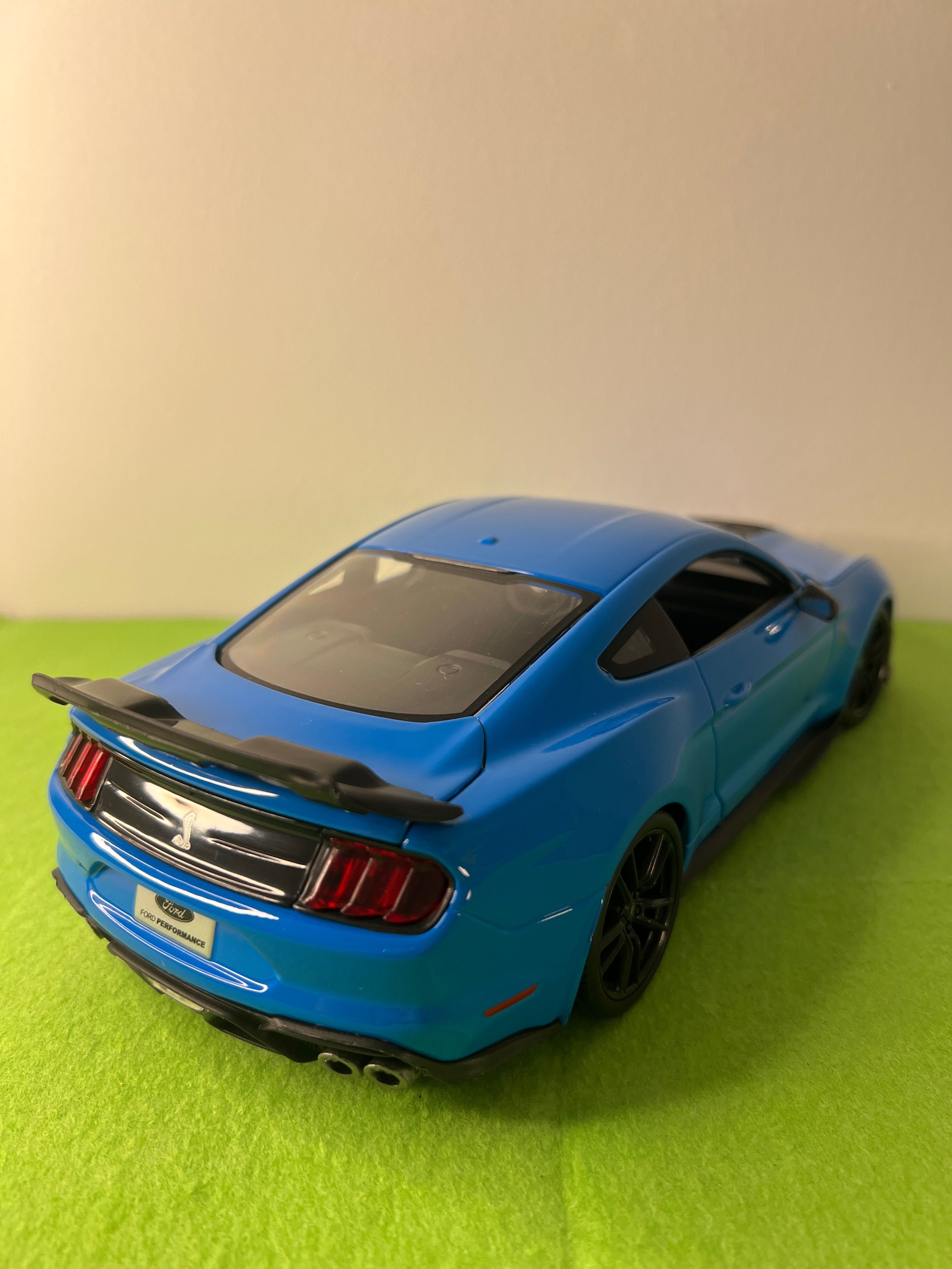 Ford Mustang Shelby GT500 – Maisto 1/18 Azul (2020)