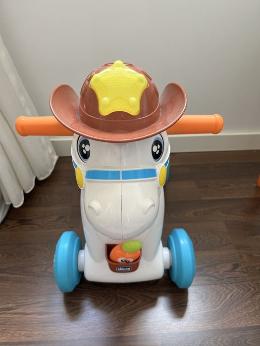 Cavalo chicco - com todas as peças