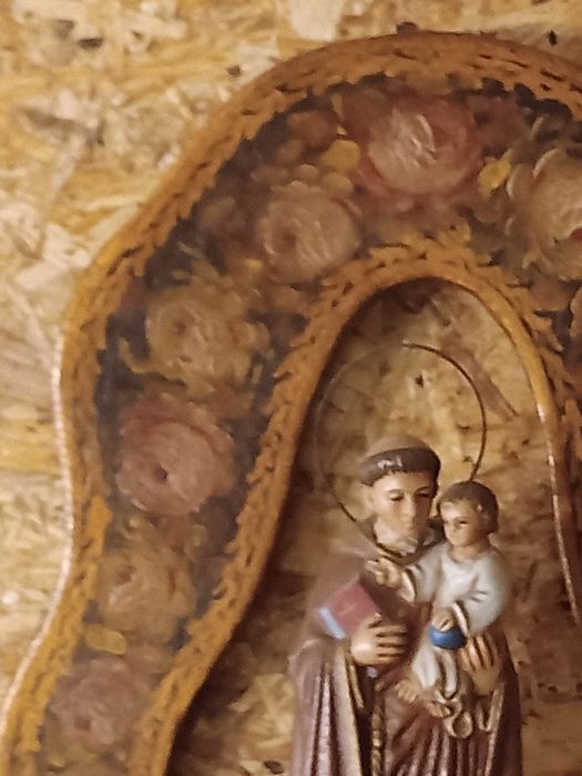 Peanha antiga invulgar em madeira