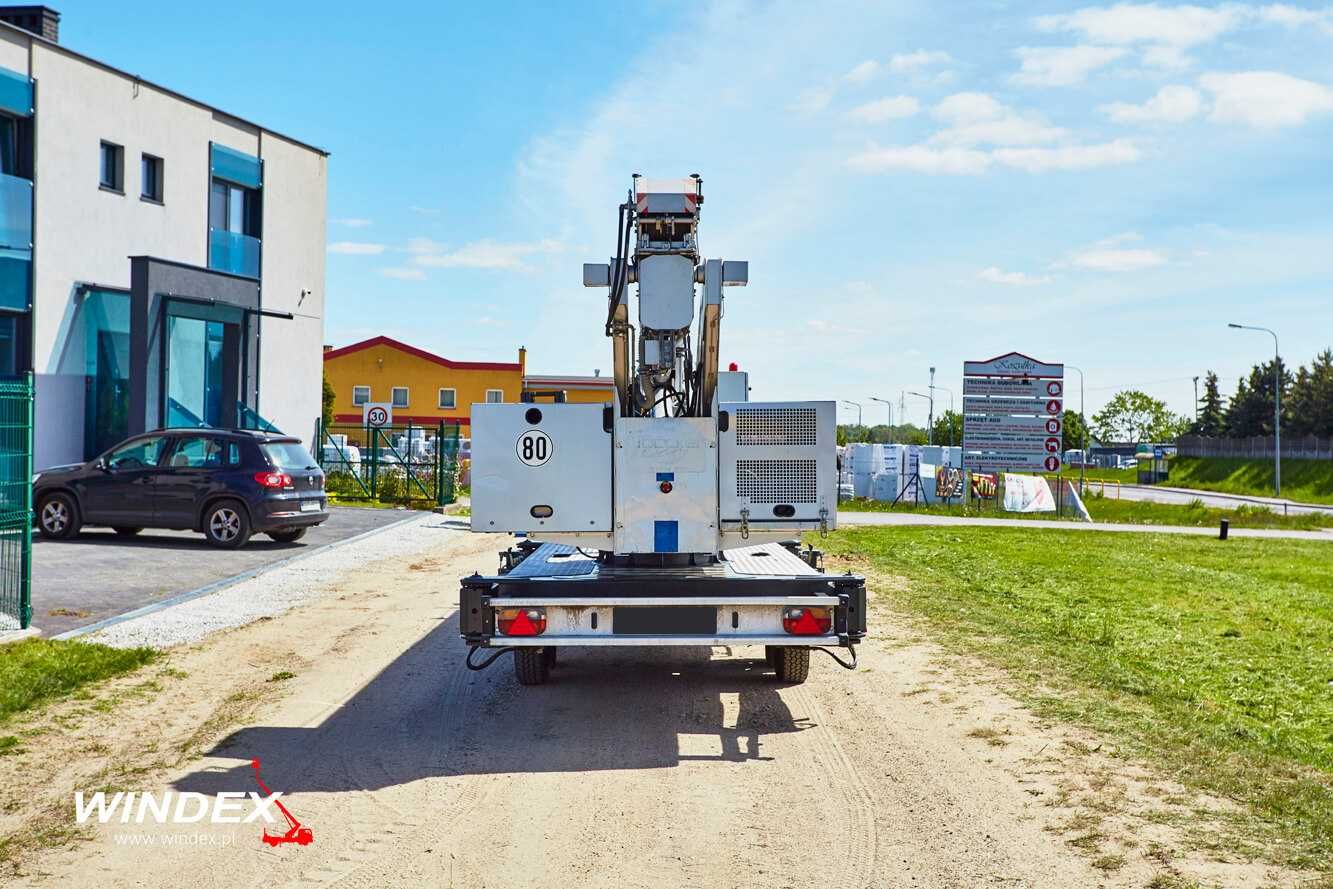 Żuraw ciesielsko-dekarski z koszem roboczym Böcker AHK 30/1600