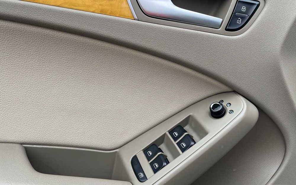 Audi A4  2010 рік