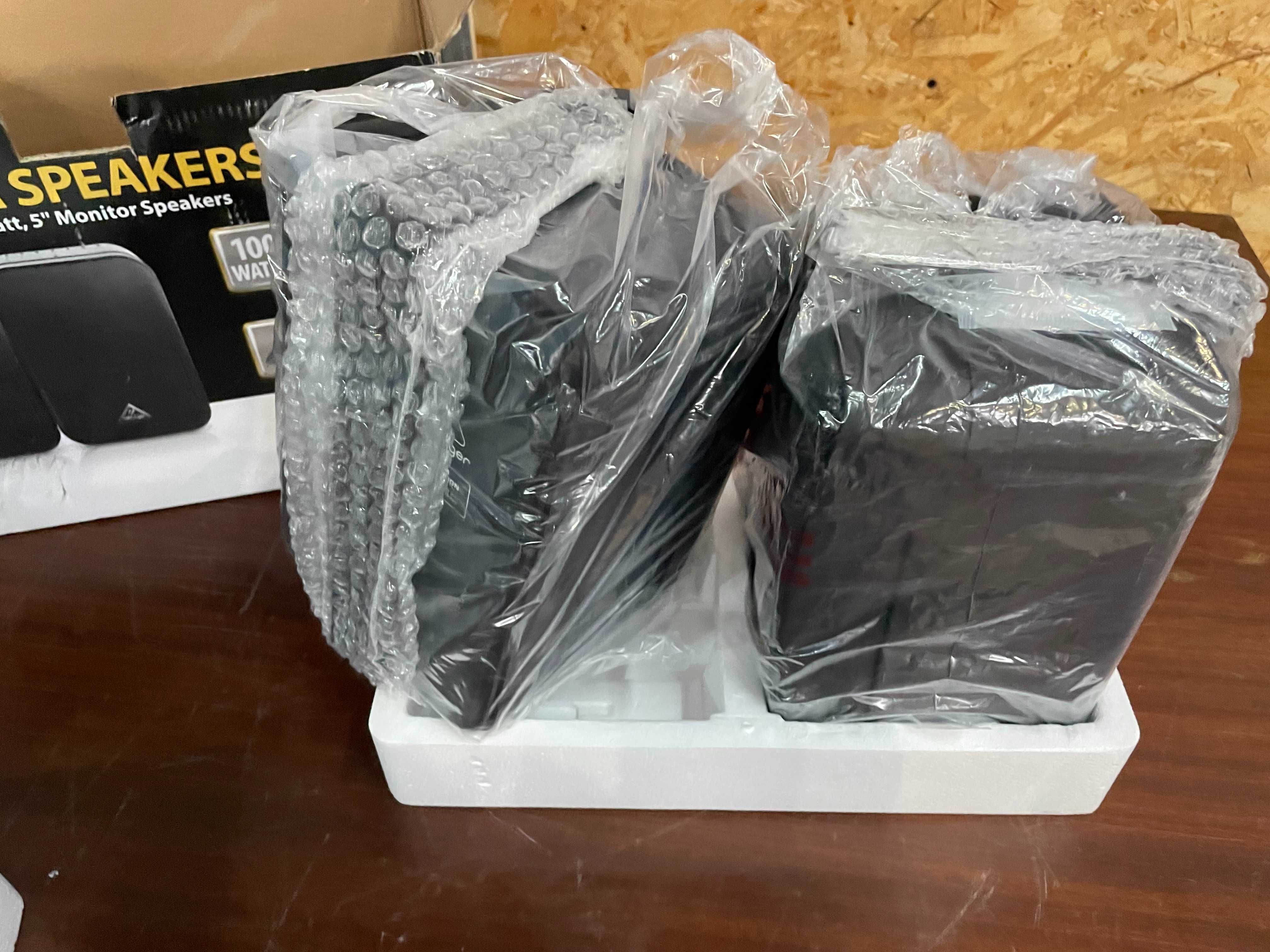 Colunas Behringer 1C pretas – 8 unidades - novas
