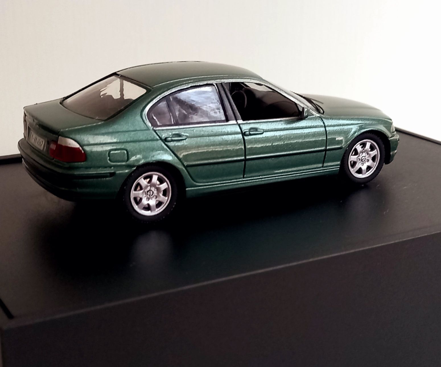 Модель 1:43 Minichamps, BMW 328i