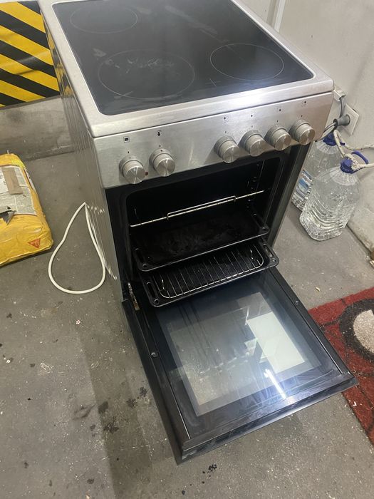 Forno com placa vitroceramica