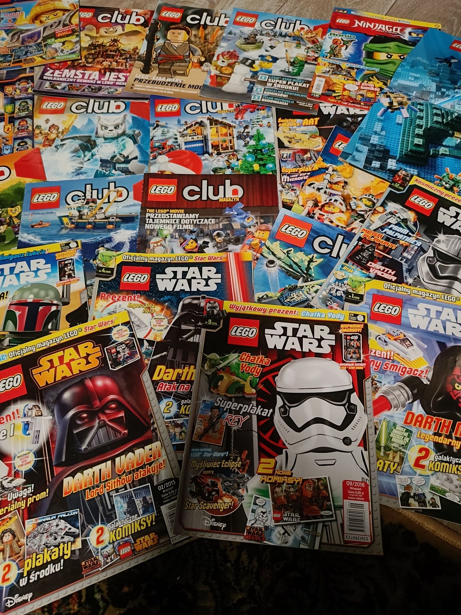 Gazetki LEGO Club LEGO Star Wars większość jak nowe z plakatami