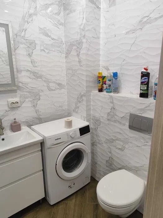 D1M Продам 1к. кв. з євроремонтом в новобудові біля м. Палац Спорту.