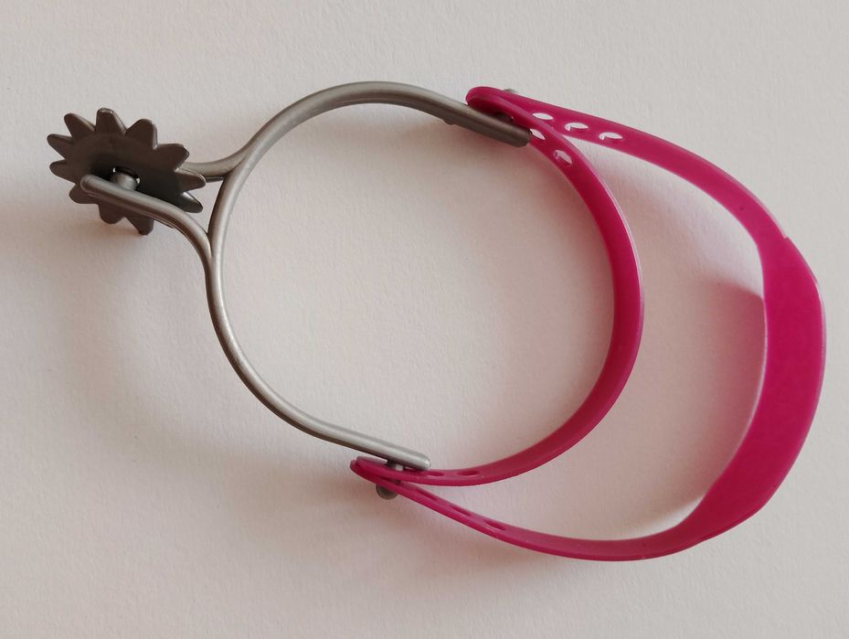 zabawkowe ostrogi z plastiku, element stroju kowboja