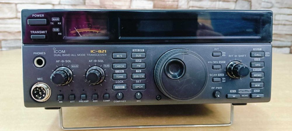 Radioamador Icom IC-821