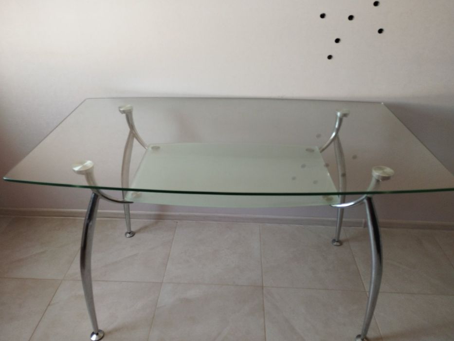Стіл скляний на кухню
