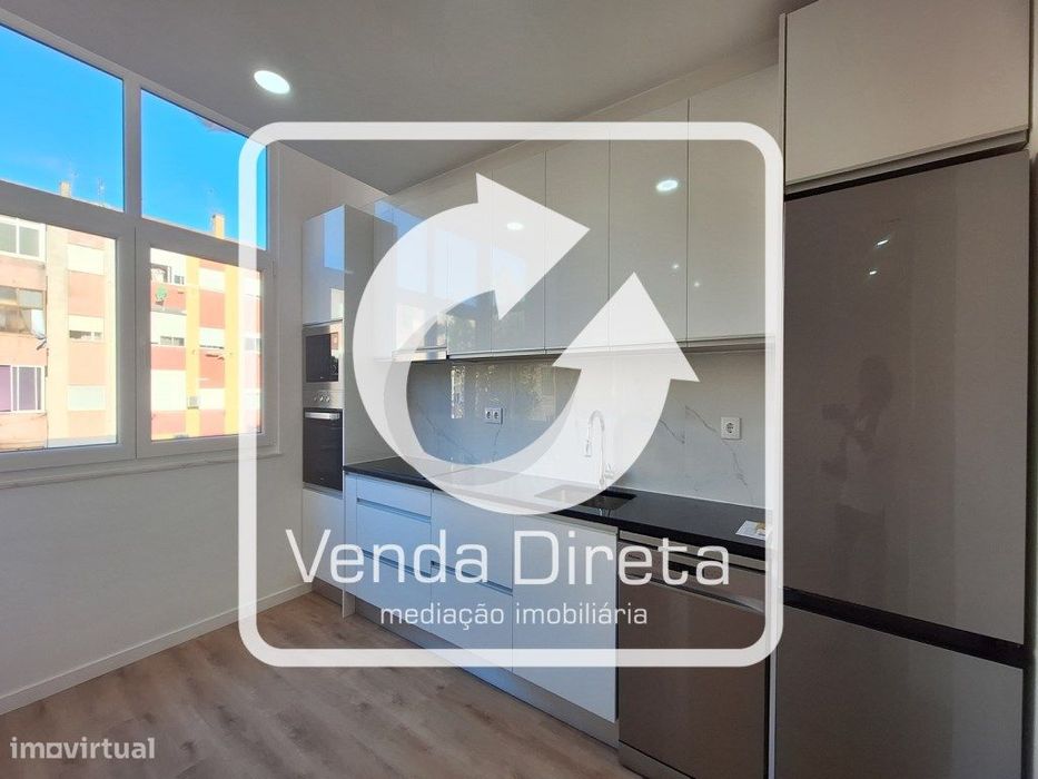 Para arrendar T2 totalmente remodelado, R/C no Lavradio perto da Ig...