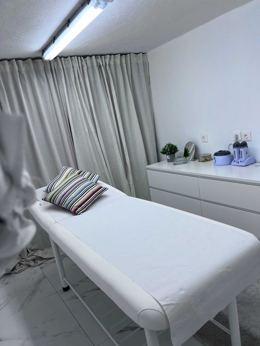 Cadeira Cabeleireiro/Mesa de Manicure / - Areeiro