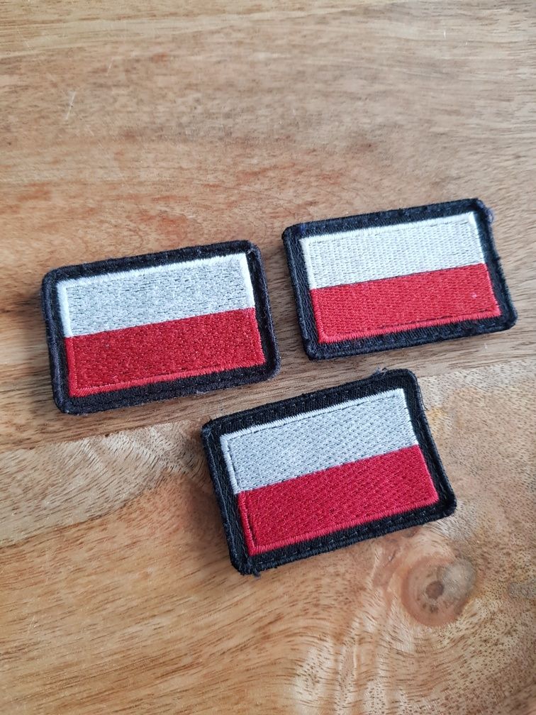 Flagi, naszywki PL na rzep.