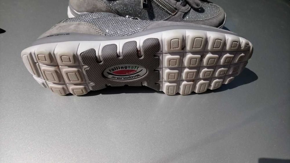 Легенькие фирменные  сникерсы gabor rolling soft