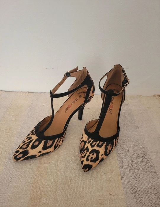 Sapatos de salto com padrão 38