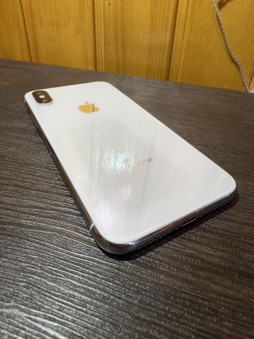 Продам айфон 10 на64 гига