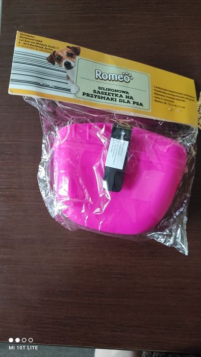 szczotka do sierści i saszetka na przysmaki