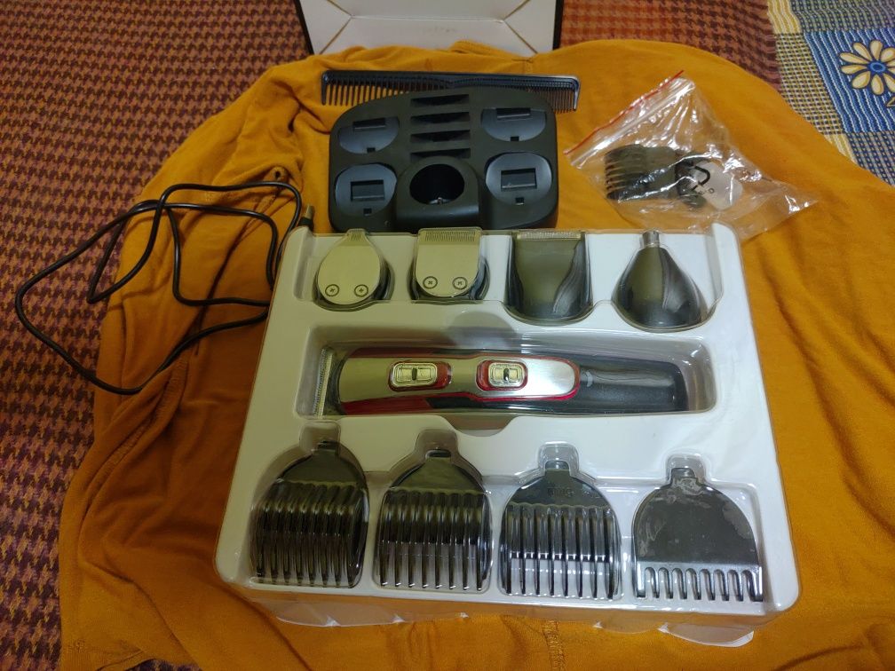 Машинка для стрижки волосся Geemy GM-592