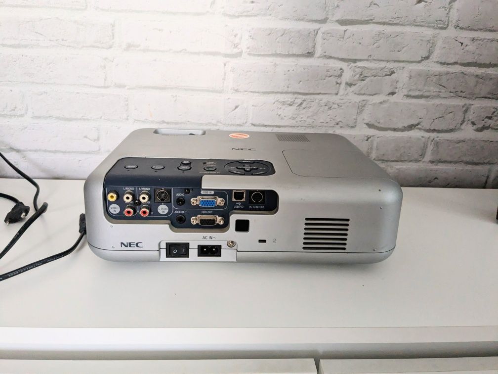 Rzutnik projektor NEC VT460