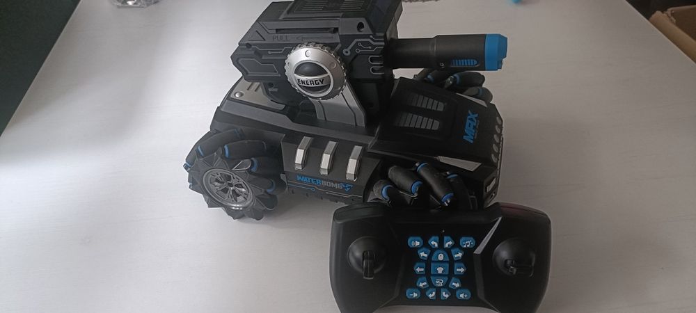 Zdalnie sterowany auto czolg