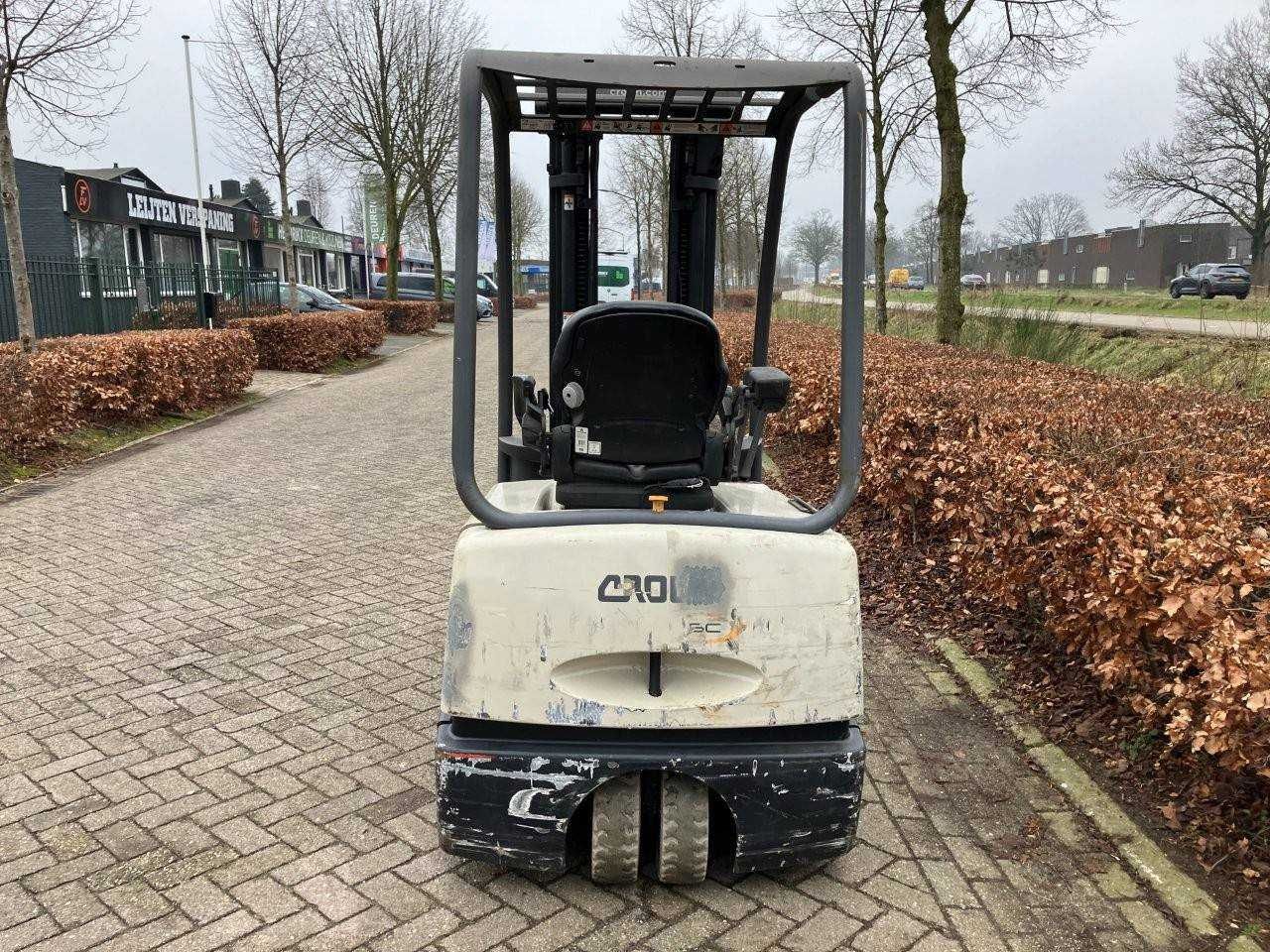 Empilhador eléctrico Crown SC4220 - 1.600 Kg (2532)