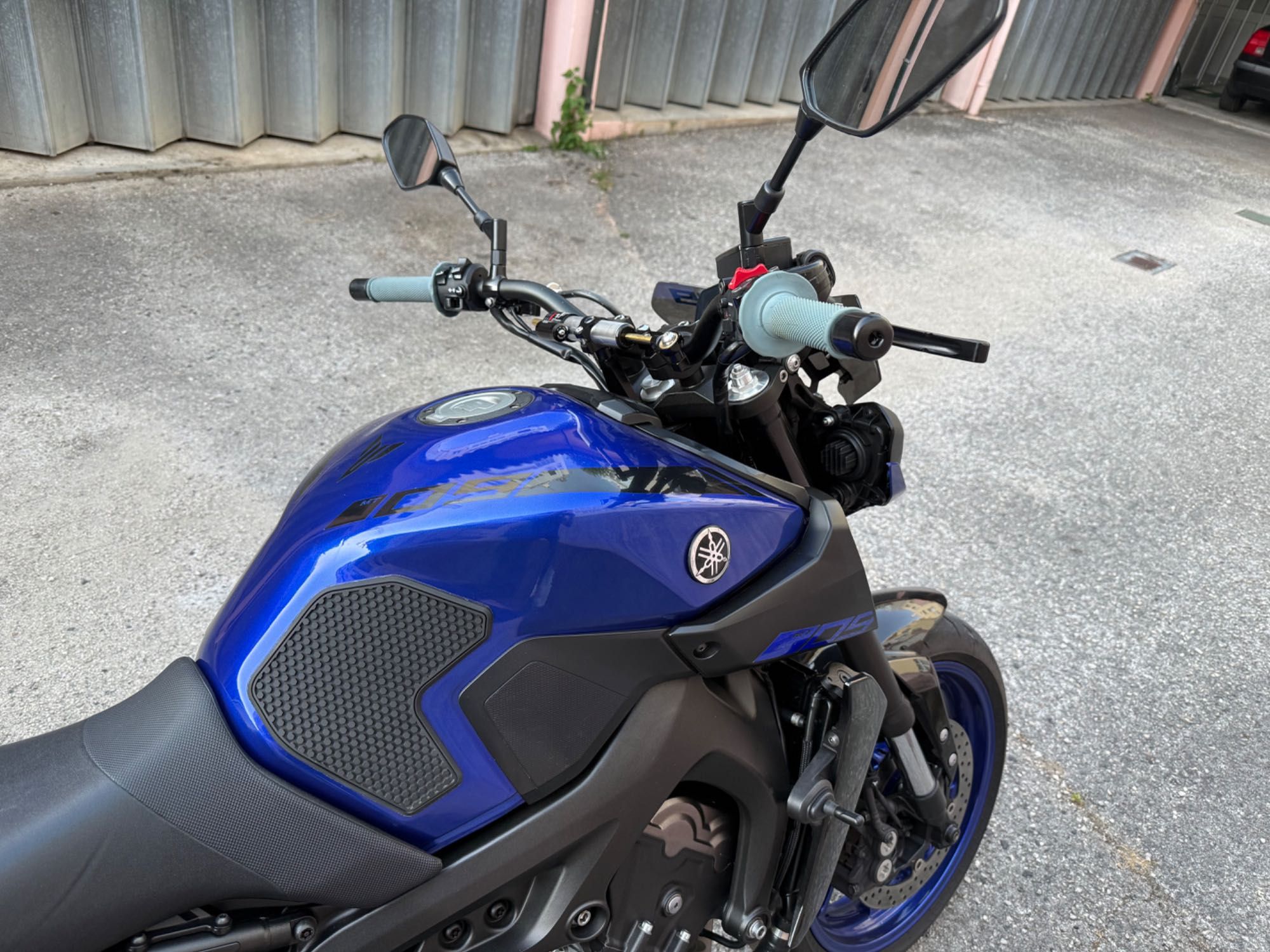 Yamaha MT-09 como nova