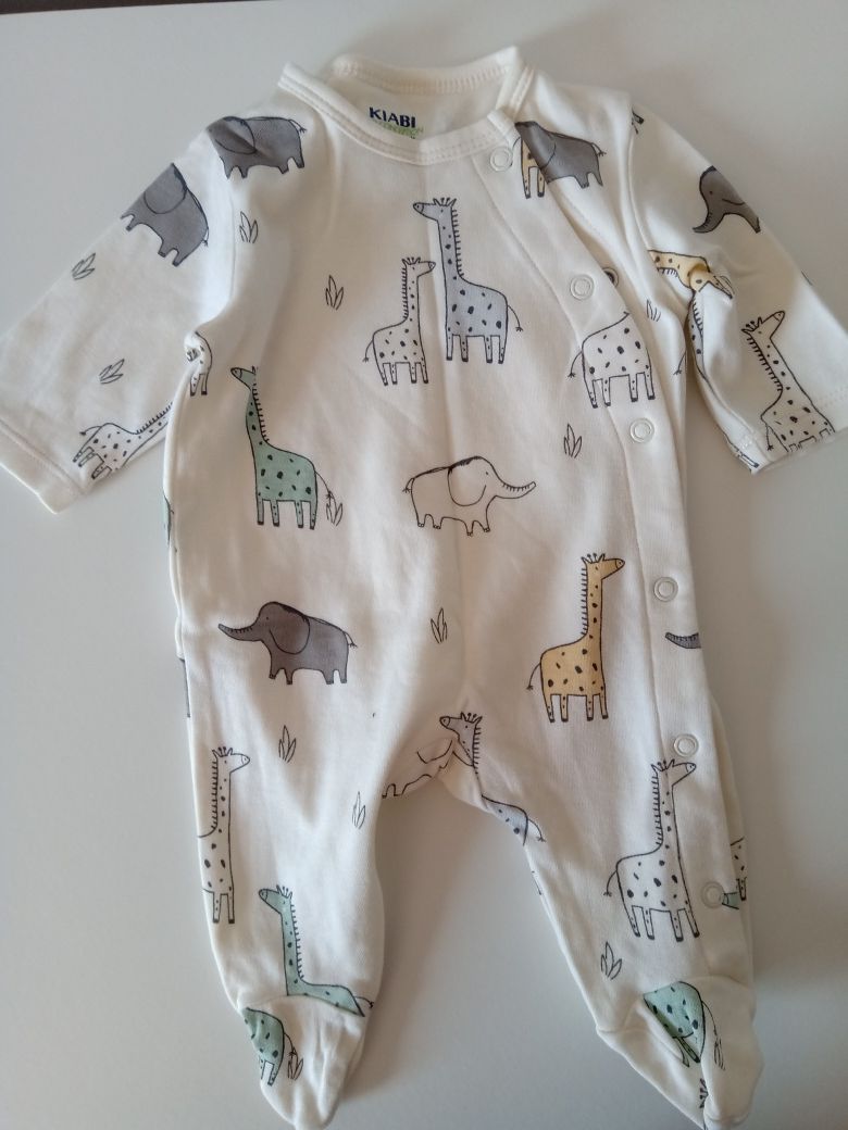 Babygrows e pijamas