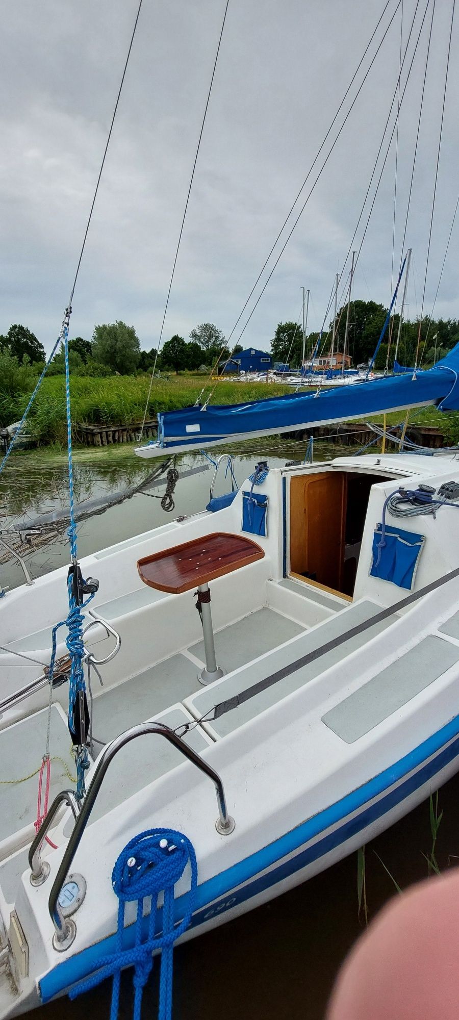 Jacht Focus 690 regatowo-turystyczny