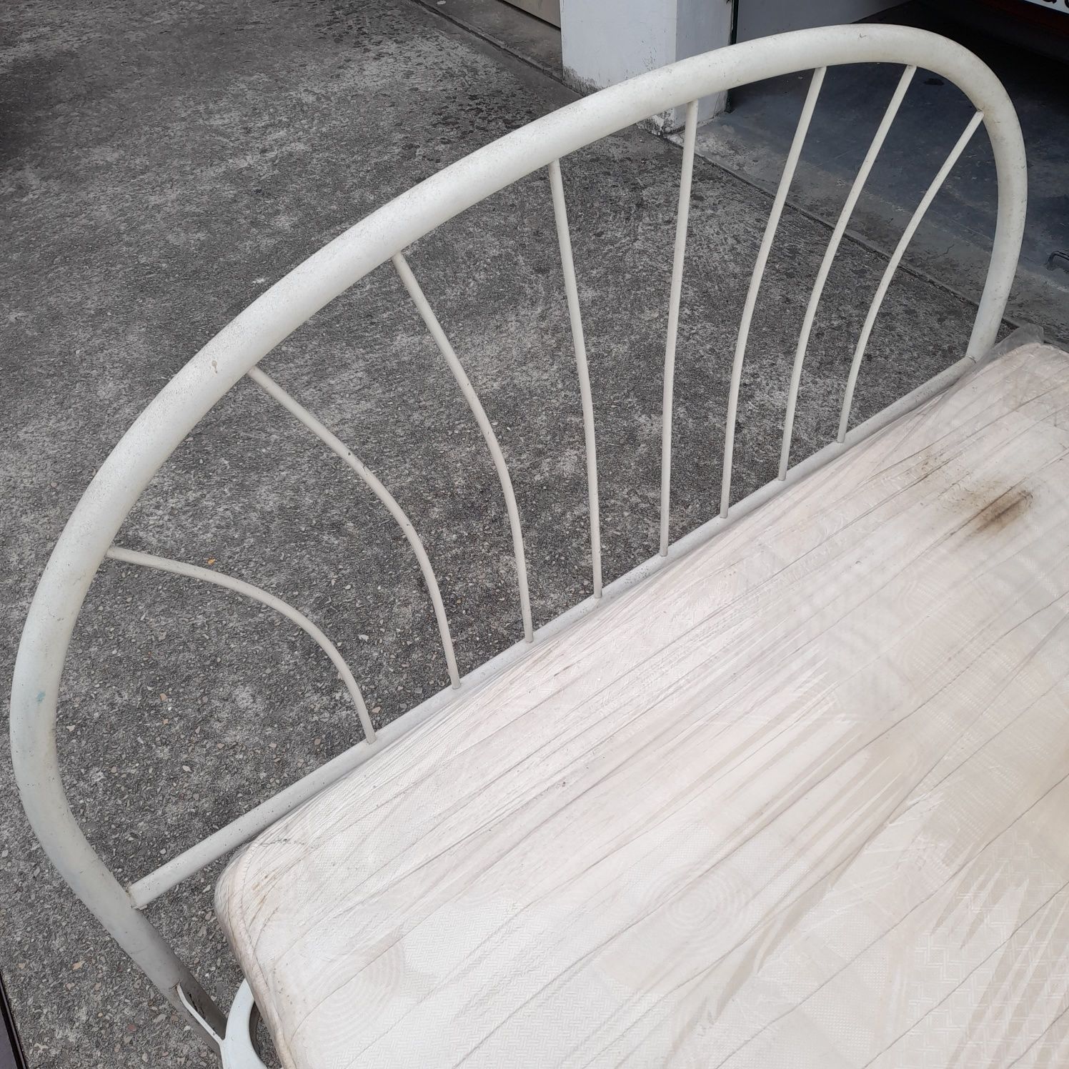 Cama de casal com colchão