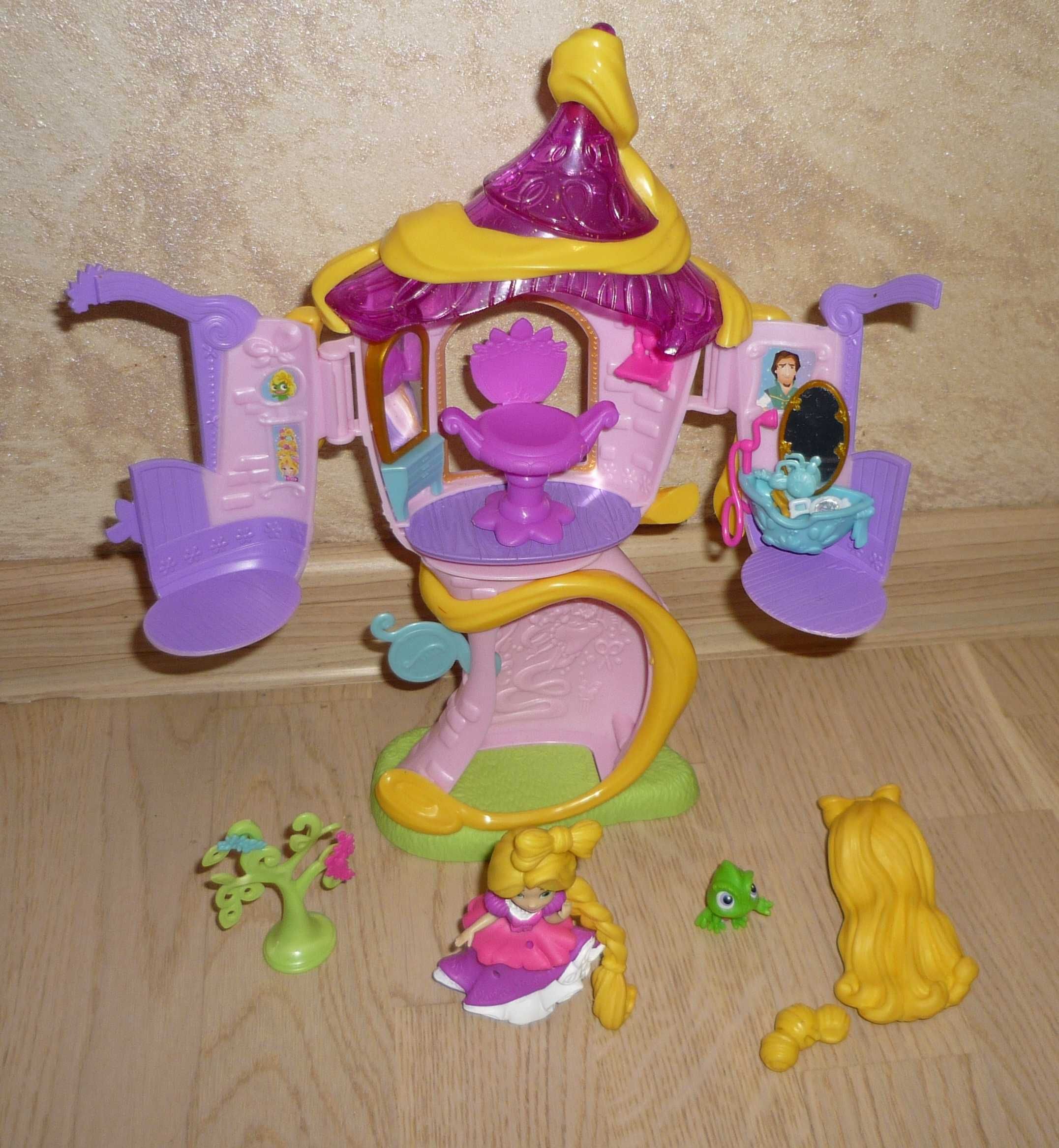 DISNEY Roszpunka Mini Księżniczki Wieża Roszpunki Zamek + figurki