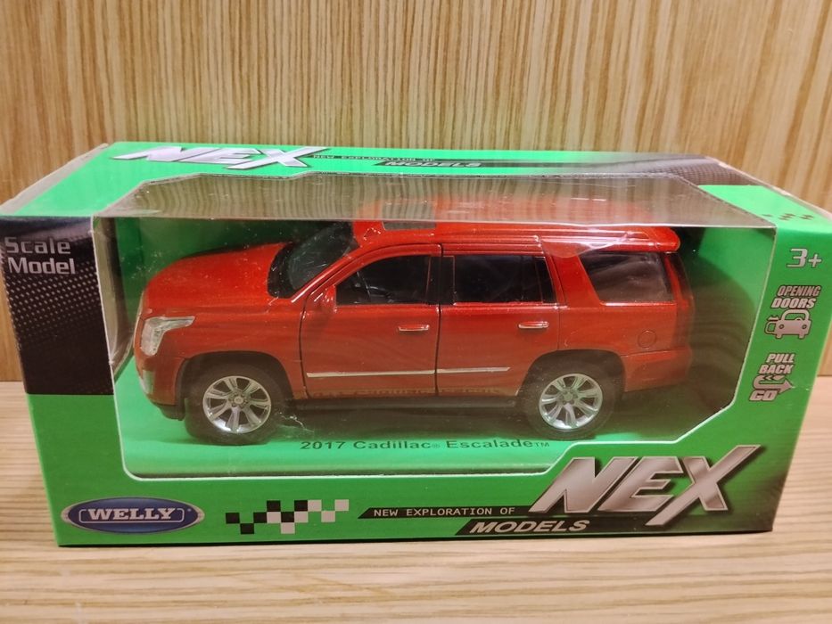 Модель Cadillac escalade 1:32 Welly металл инерция откр двери Кадиллак