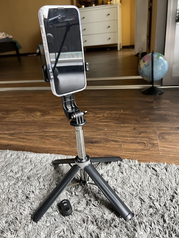 Блютус селфі трипод міцний на чотирьох ніжках. Bluetooth selfie tripod