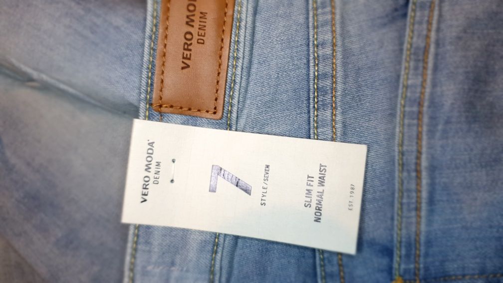 Spodnie jeansy W27 L34 modelujące premium baby blue przetarcia Vero Mo