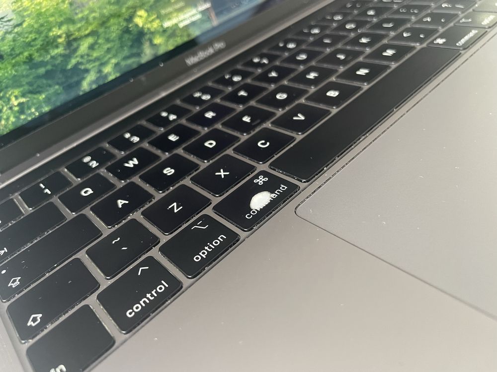 MacBook Pro 13-calowy, 2019, cztery porty Thunderbolt 3