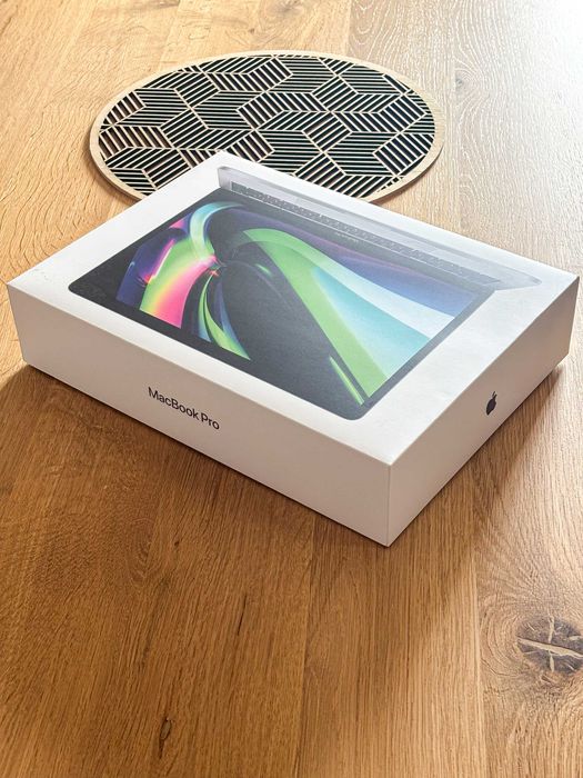 MacBook Pro 13″ M1, 16 GB RAM, 256 GB SSD – super stan