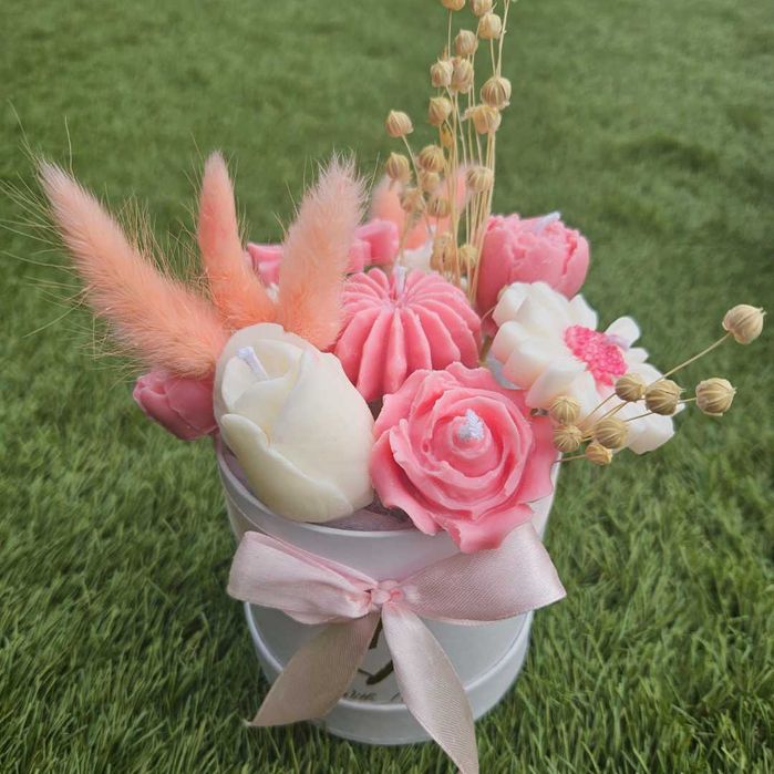 Arranjo de flores em vela