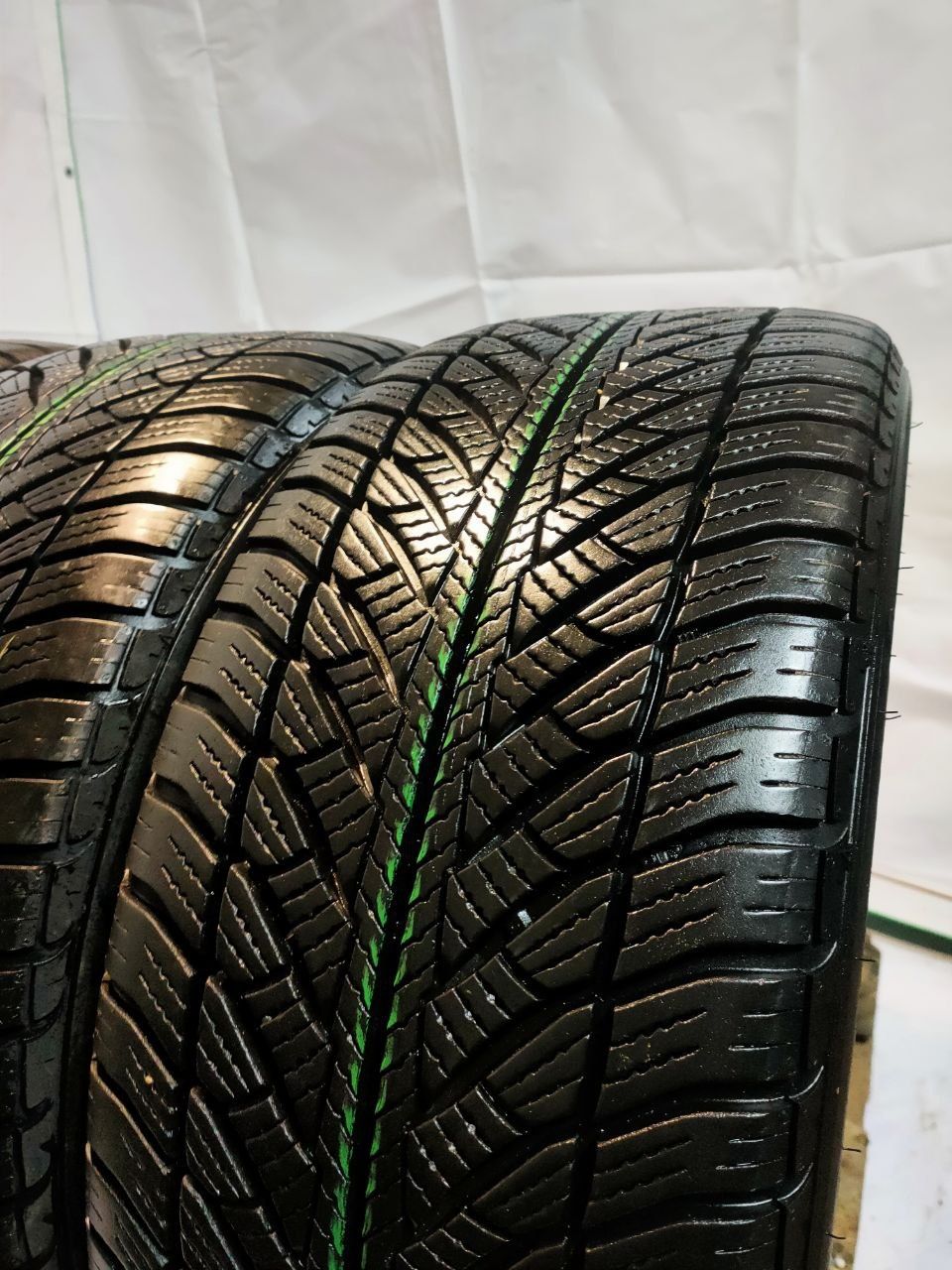 Зима 4шт 245/45 R18 100H GoodYear Ultragrip performance 8 *