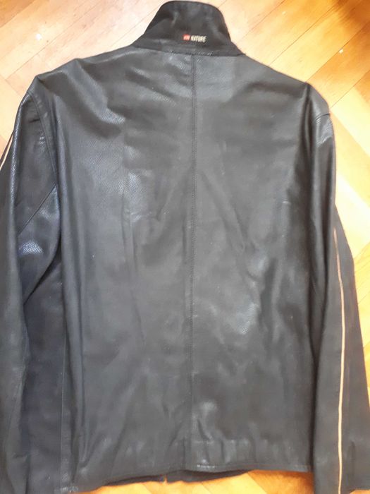 Чоловіча шкіряна куртка.