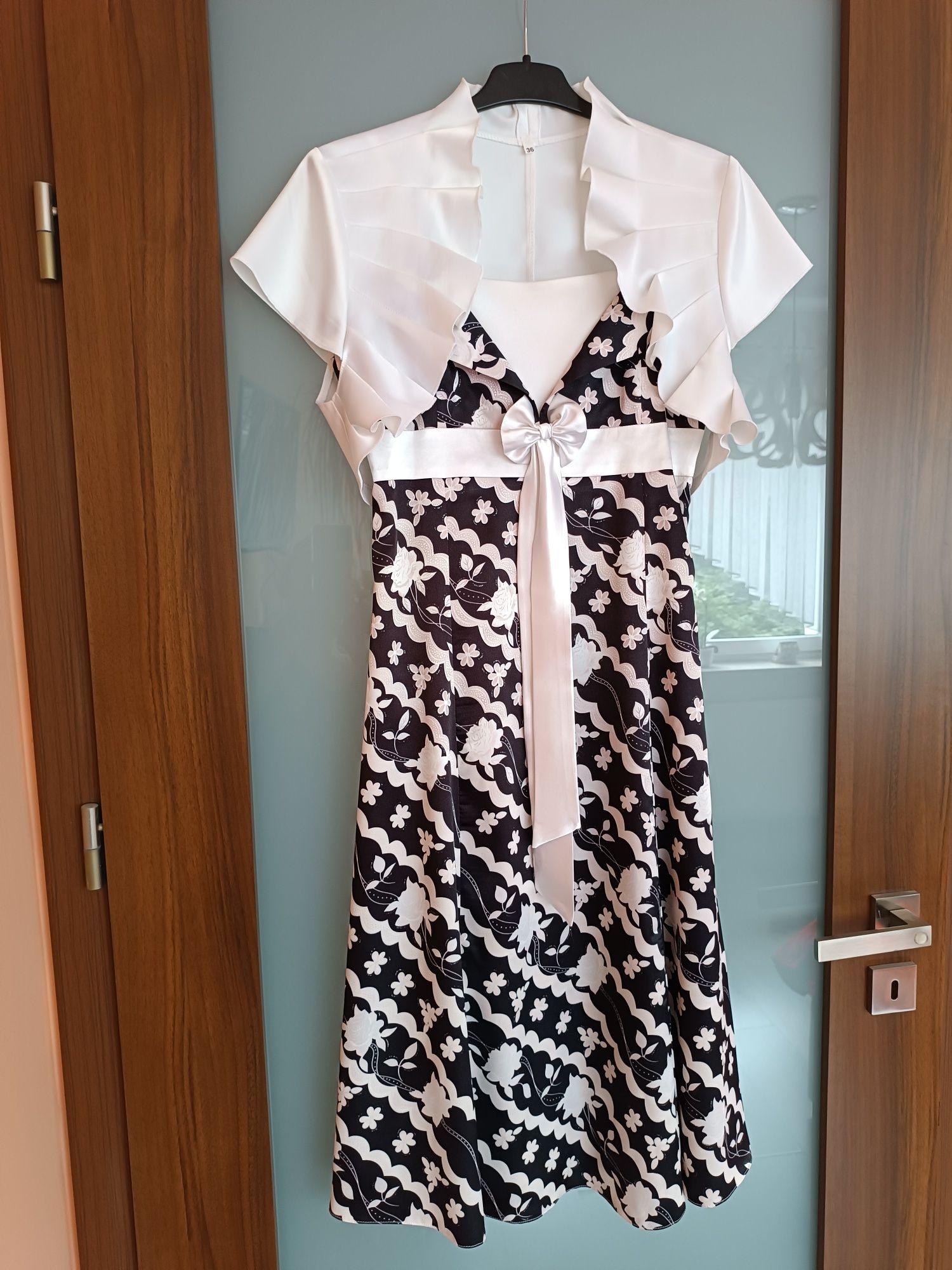 Sukienka roz. 36 + GRATIS