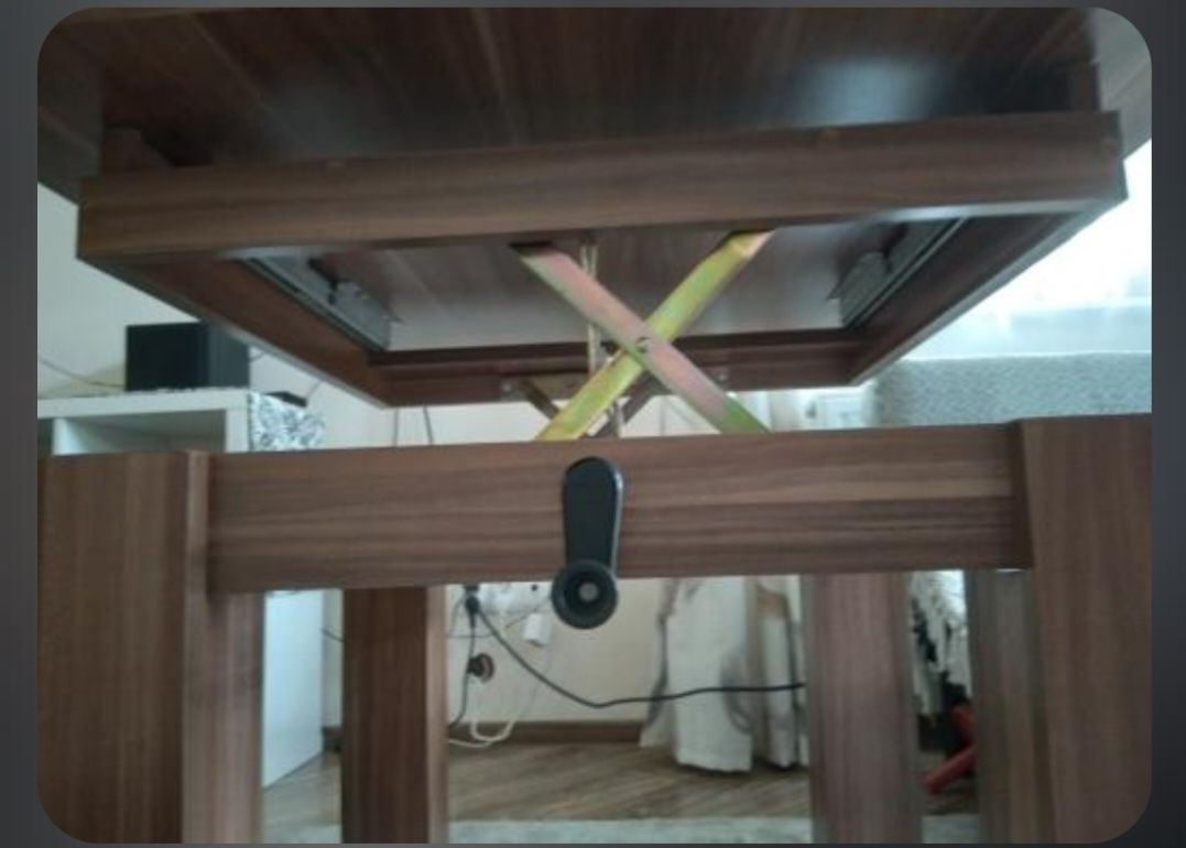 Stół I sofa w dobrym stanie