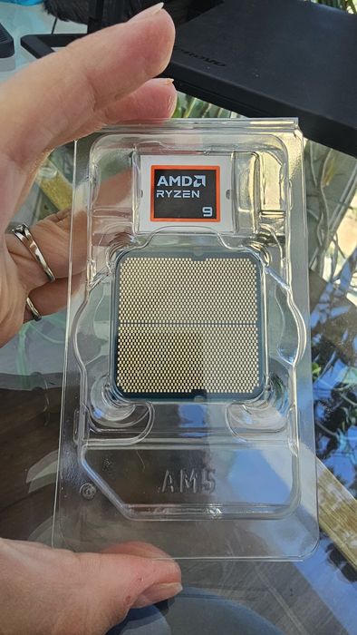 Процесор AMD Ryzen 9 9950X 4.3GHz/64MB (100-100001277WOF) sAM5 BOX